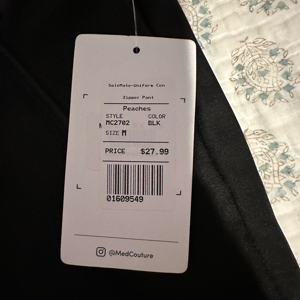 Med Couture Insight Black Scrub Set - Picture 7 of 7